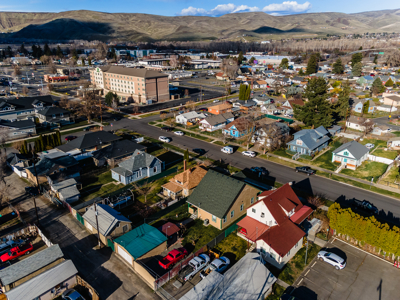 Charming Yakima Town House and Beautiful Backyard With Sprinklers - image 33