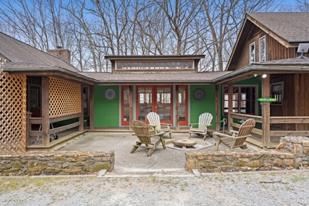 1910 Historic Home on 17 Acres in Franklin - image 5