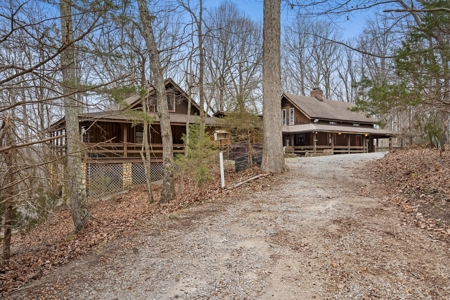 1910 Historic Home on 17 Acres in Franklin - image 3