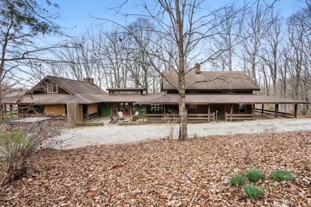 1910 Historic Home on 17 Acres in Franklin - image 2