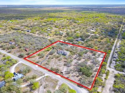 Country Home on 4.66 Acres - North of Sinton, TX - image 23