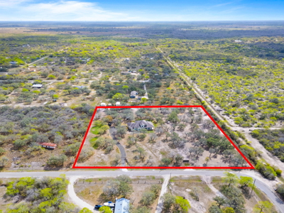 Country Home on 4.66 Acres - North of Sinton, TX - image 25