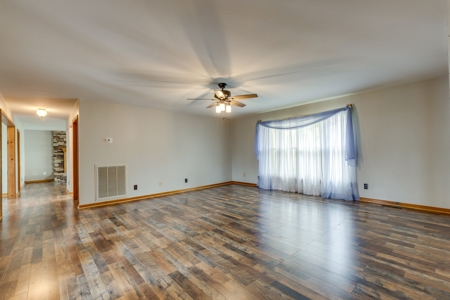 Country Home for Sale in Maury County, Tennessee - image 4