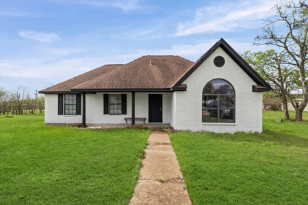 Freshly Renovated Home: 308 S Herman St. Mexia, Texas - image 3