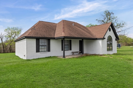 Freshly Renovated Home: 308 S Herman St. Mexia, Texas - image 2