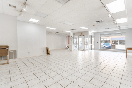 Commercial Building for Sale in Downtown Clinton Oklahoma - image 8