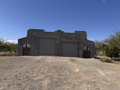Unique Off-Grid survivalist home on 10 Acres in Salome, Arizona - image 2