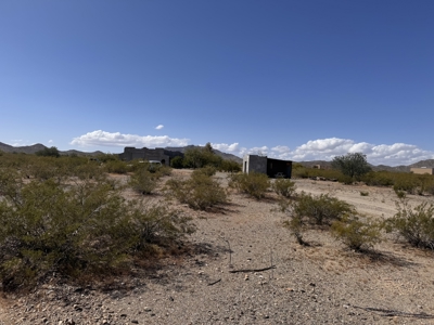 Unique Off-Grid survivalist home on 10 Acres in Salome, Arizona - image 44