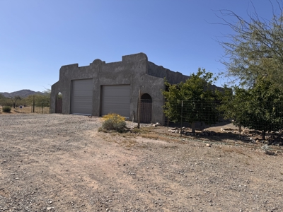 Unique Off-Grid survivalist home on 10 Acres in Salome, Arizona - image 1