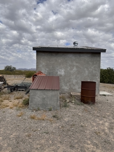 Unique Off-Grid survivalist home on 10 Acres in Salome, Arizona - image 26
