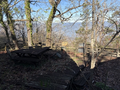 Four Hilltop Cabins Overlooking Millwood Lake With Two Boat Sheds - image 15