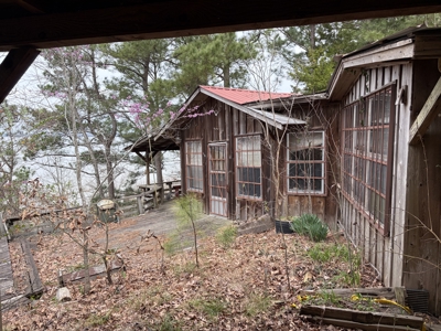 Four Hilltop Cabins Overlooking Millwood Lake With Two Boat Sheds - image 8