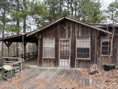 Four Hilltop Cabins Overlooking Millwood Lake With Two Boat Sheds - image 2