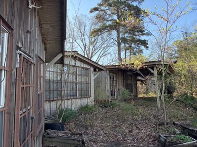 Four Hilltop Cabins Overlooking Millwood Lake With Two Boat Sheds - image 16