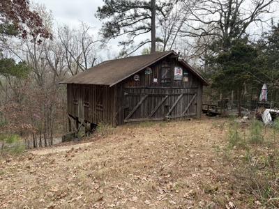Four Hilltop Cabins Overlooking Millwood Lake With Two Boat Sheds - image 6
