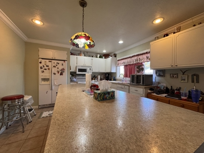 Quartzsite Gem: Two Homes, RV Hookups & Garage on 1/2 Acre - image 26