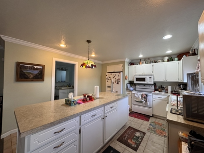 Quartzsite Gem: Two Homes, RV Hookups & Garage on 1/2 Acre - image 27
