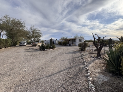 Quartzsite Gem: Two Homes, RV Hookups & Garage on 1/2 Acre - image 37