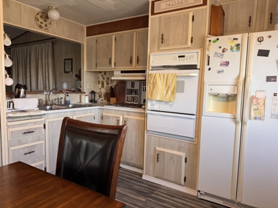 Quartzsite Gem: Two Homes, RV Hookups & Garage on 1/2 Acre - image 6
