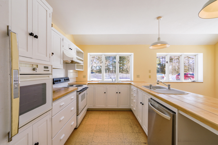 Rare 13-acre Bangor Estate with Guest House - image 9