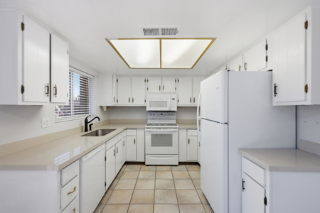 Condo for Sale in Tempe, AZ near Arizona State University - image 11