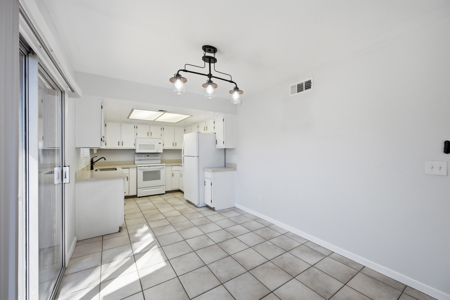 Condo for Sale in Tempe, AZ near Arizona State University - image 10