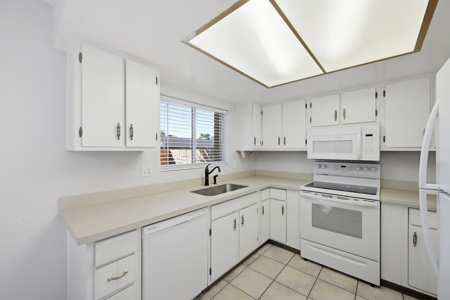 Condo for Sale in Tempe, AZ near Arizona State University - image 12