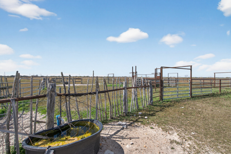 60± Acre Barndo Ranch Near Aransas River & Copano Bay Fishing - image 15