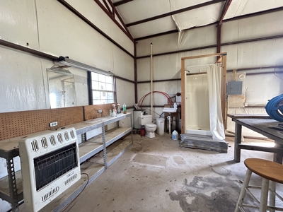 Large Country Home Ash Flat AR for Sale - image 42