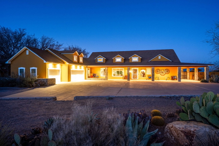 Custom-Built Luxury Home for Sale in Las Cruces, NM - image 2
