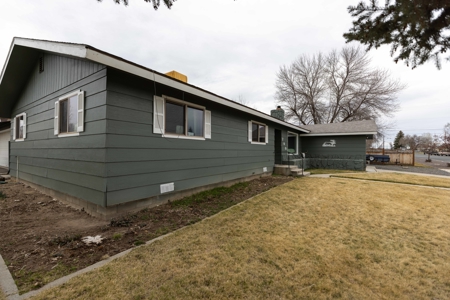 Eastern Oregon Four Bedroom Home Located on the Hill in Burns - image 5