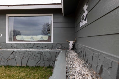 Eastern Oregon Four Bedroom Home Located on the Hill in Burns - image 2