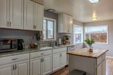 Eastern Oregon Four Bedroom Home Located on the Hill in Burns - image 8