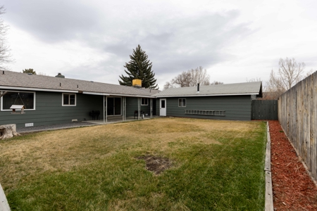 Eastern Oregon Four Bedroom Home Located on the Hill in Burns - image 37