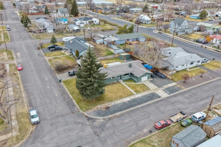 Eastern Oregon Four Bedroom Home Located on the Hill in Burns - image 42