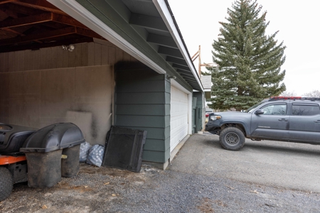 Eastern Oregon Four Bedroom Home Located on the Hill in Burns - image 7