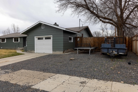 Eastern Oregon Four Bedroom Home Located on the Hill in Burns - image 3