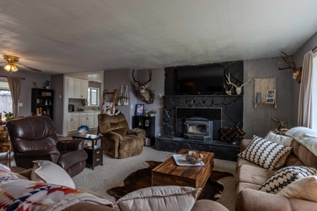 Eastern Oregon Four Bedroom Home Located on the Hill in Burns - image 18