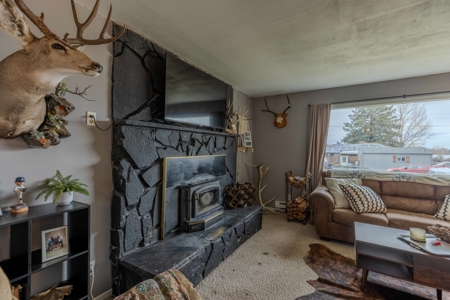 Eastern Oregon Four Bedroom Home Located on the Hill in Burns - image 19