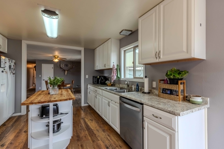 Eastern Oregon Four Bedroom Home Located on the Hill in Burns - image 11