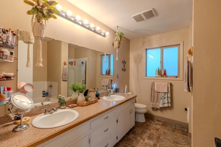 Eastern Oregon Four Bedroom Home Located on the Hill in Burns - image 23