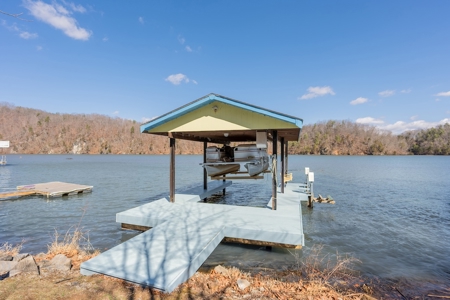 Two Claytor Lakefront Homes for Sale in Hiwassee VA! - image 31