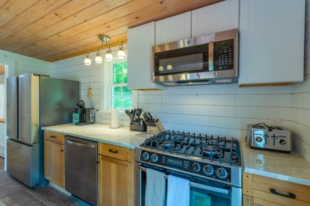 Two Claytor Lakefront Homes for Sale in Hiwassee VA! - image 40