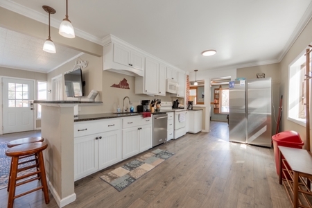 Two Claytor Lakefront Homes for Sale in Hiwassee VA! - image 8
