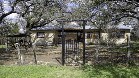 Live Water Property Just Outside of Glen Rose - image 23