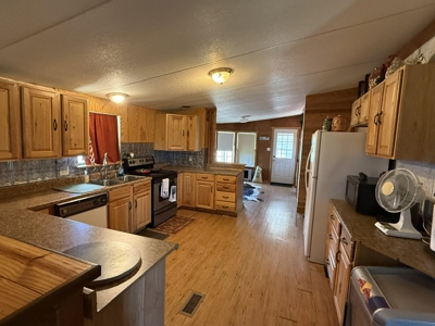 Live Water Property Just Outside of Glen Rose - image 27