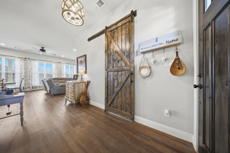 Home with Acreage in Gainesville Texas - image 8