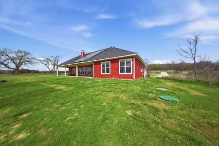 Home with Acreage in Gainesville Texas - image 5