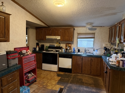 Land & Home For Sale In Tn, Basement, Well, Creek, Wooded - image 10