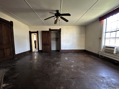 Victorian Fixer Upper in Blossom, TX - image 22